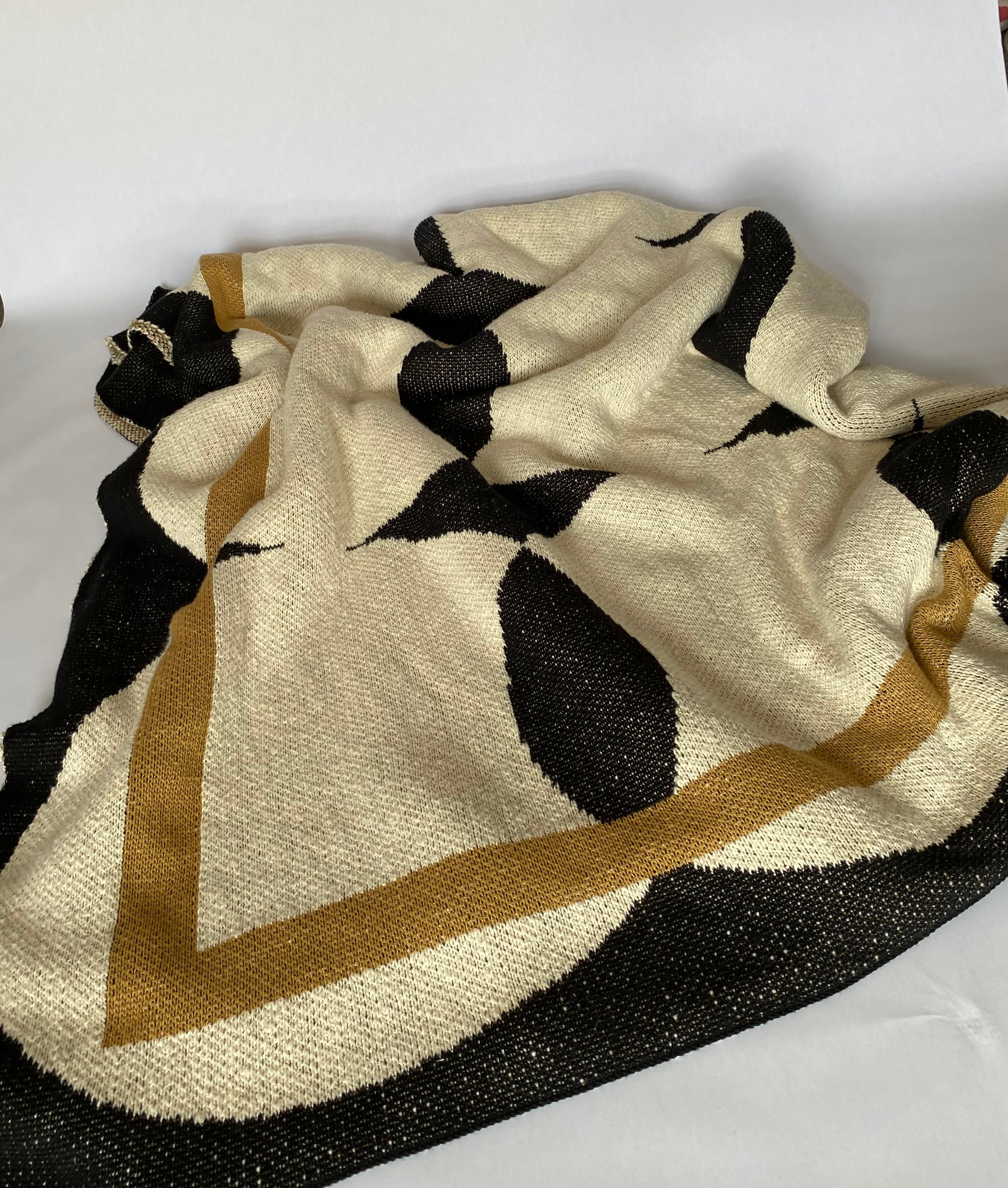 Cotton knit black & camel beige throw