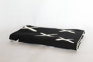 Monochrome Reversible Kisses Cotton Throw