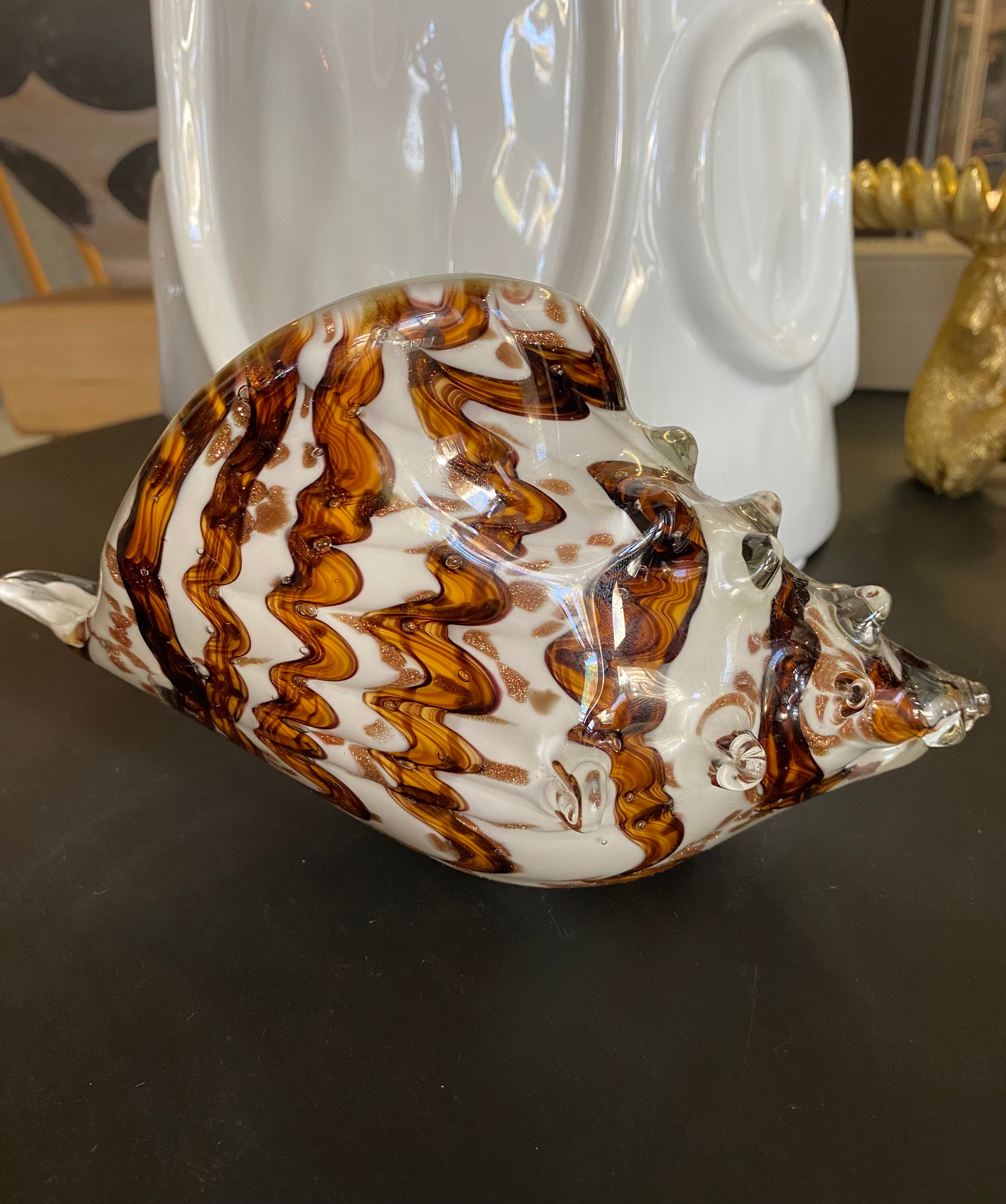White &amber shell