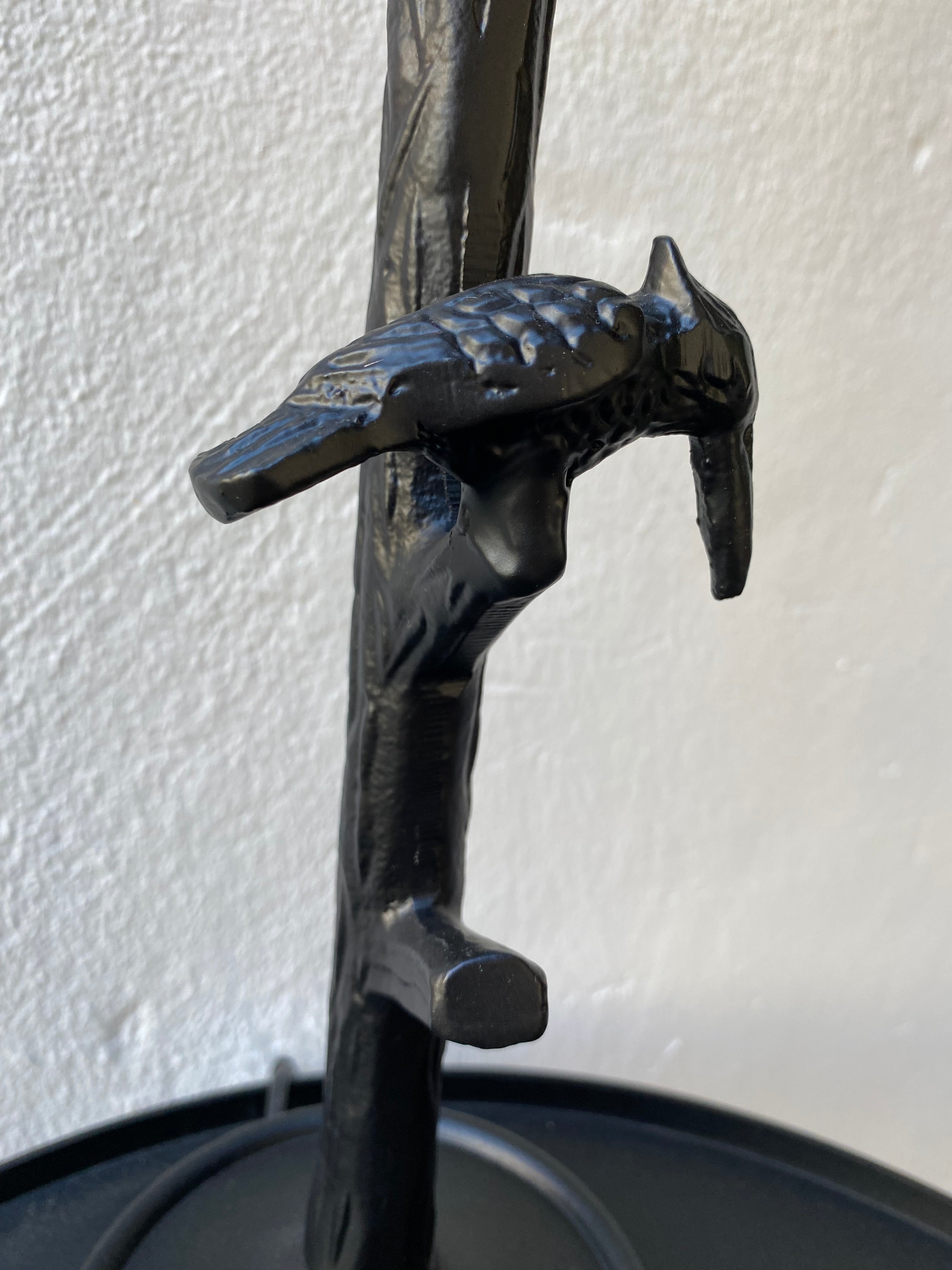 Matt black bird lamp