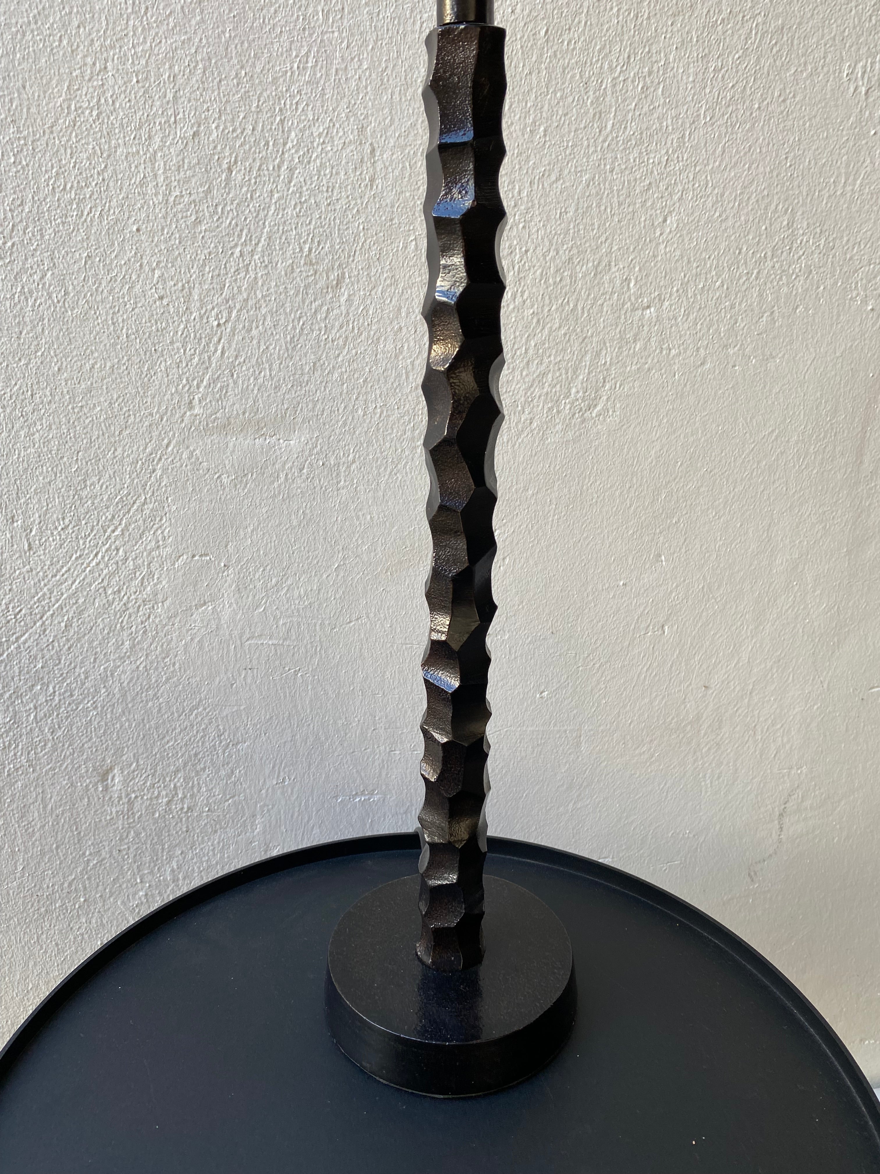 Gloss finish table lamp